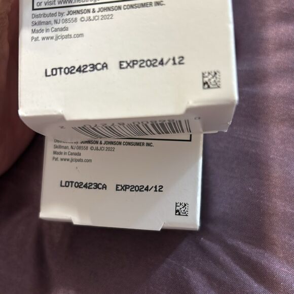 Neutrogena bundle of 2 Age Shield Face Sunscreen SPF 70 - Picture 10 of 10